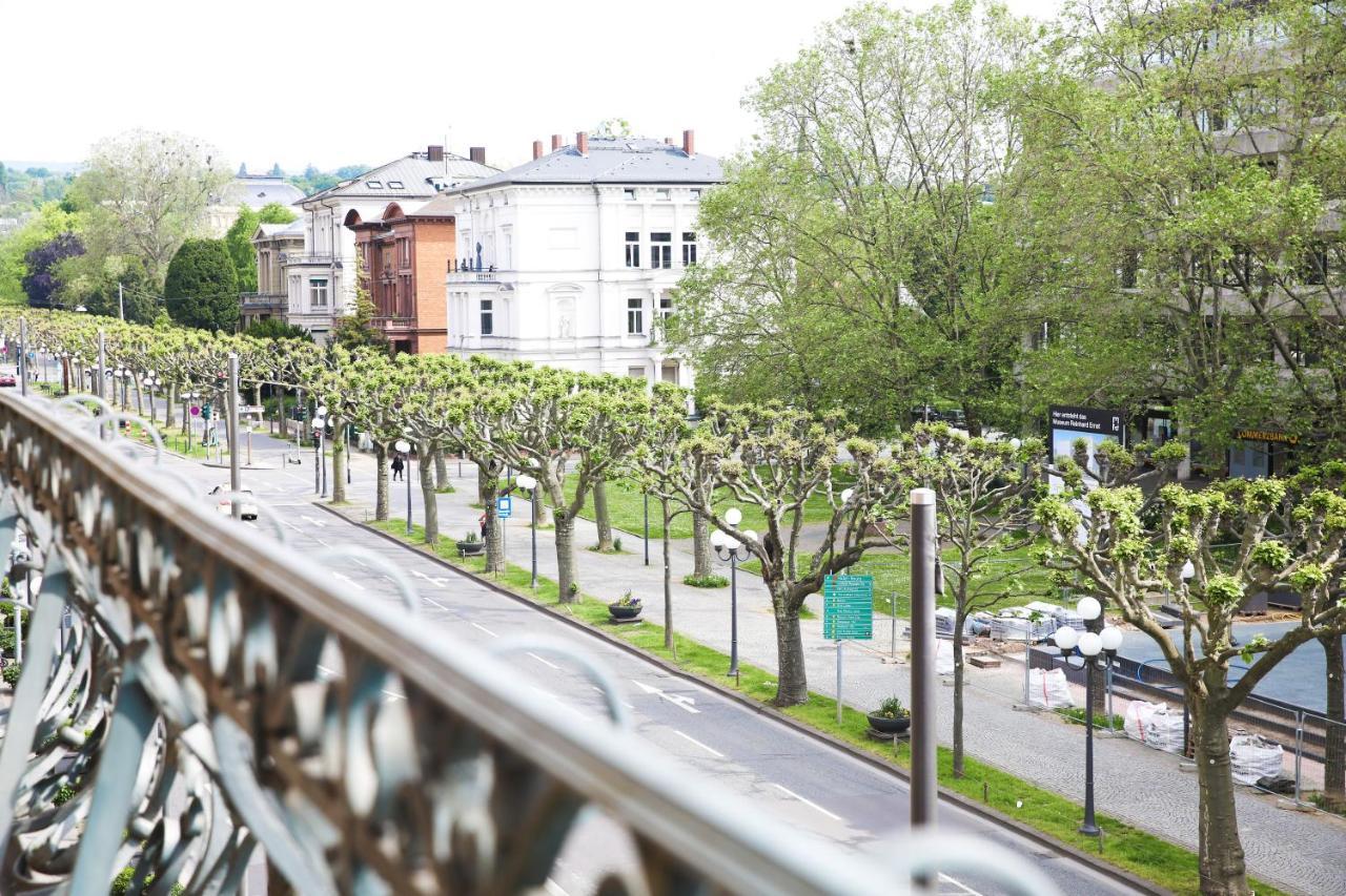 Palais Passy~Design Suite Mit Ausblick Im Zentrum Wiesbaden Extérieur photo